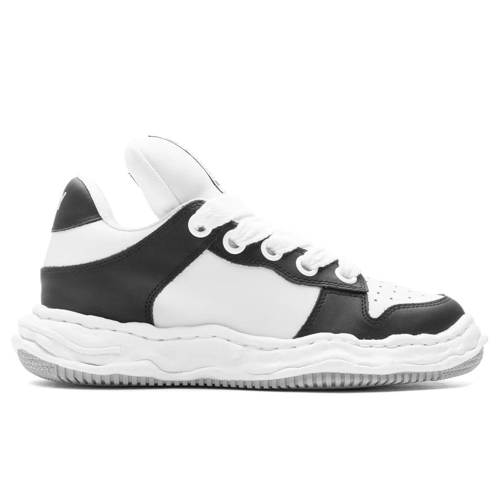 Wayne Low Top Sneakers Black White