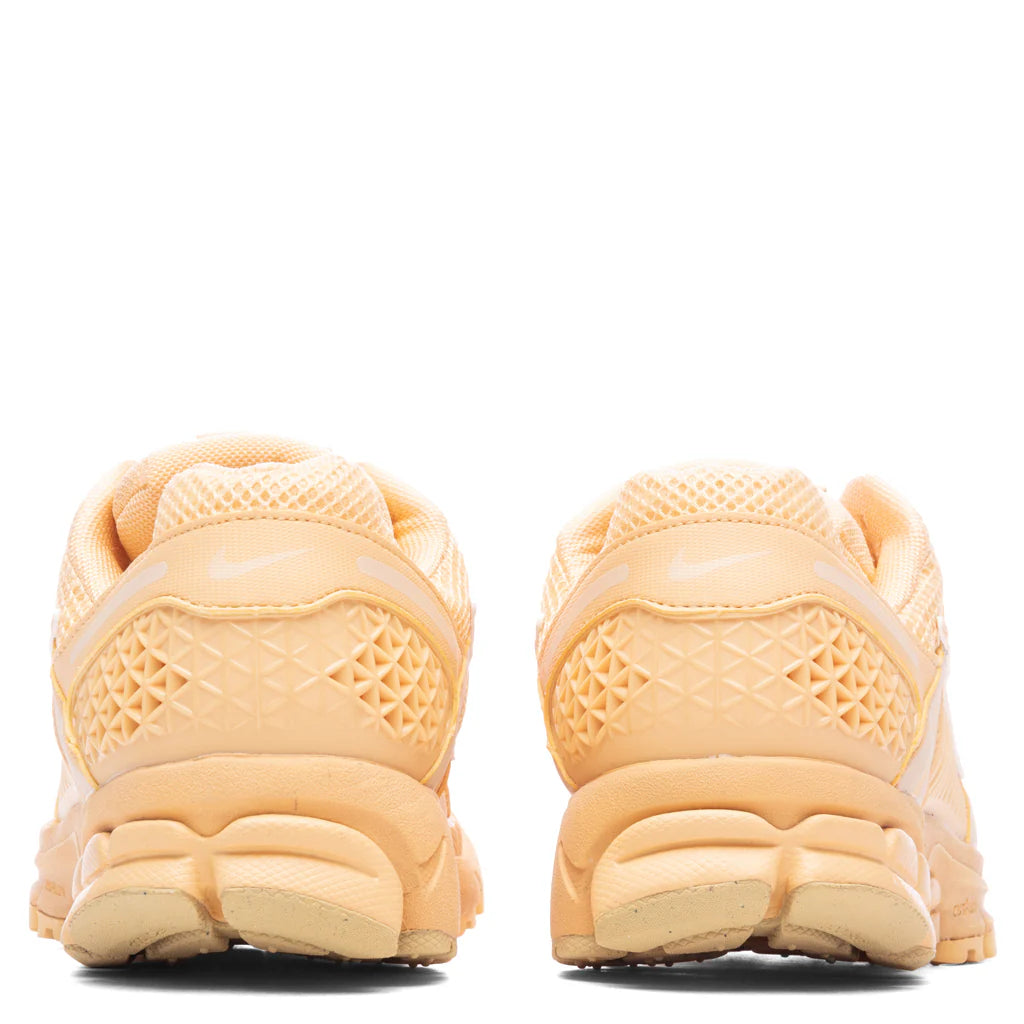 Zoom Vomero 5 Celestial Gold