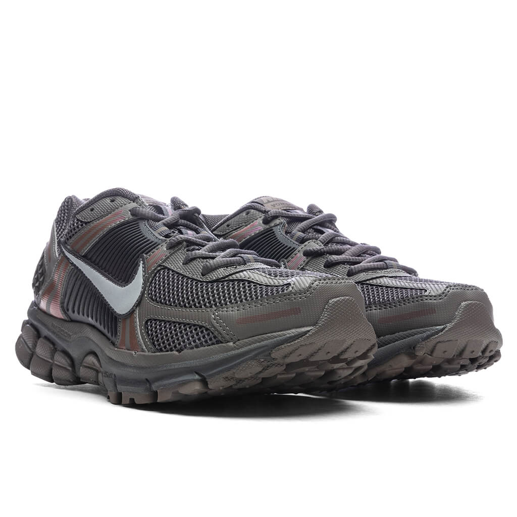 Zoom Vomero 5 Cave Stone Metallic Silver Multi Color