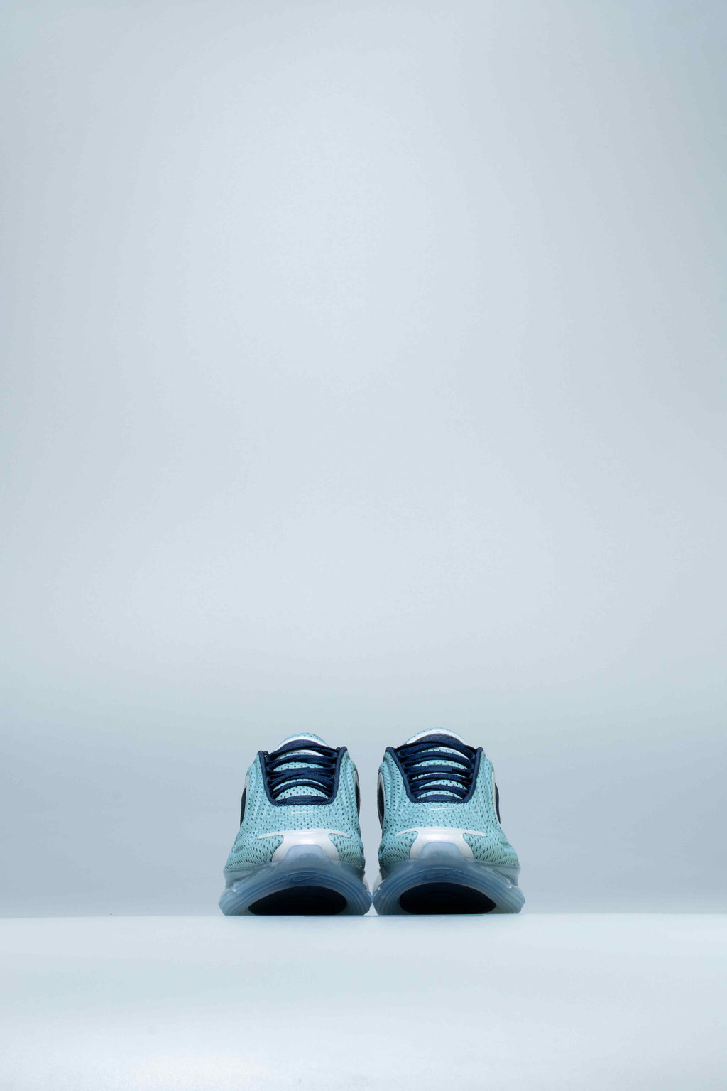 Air Max 720 Womens Shoe Metallic Silver Midnight