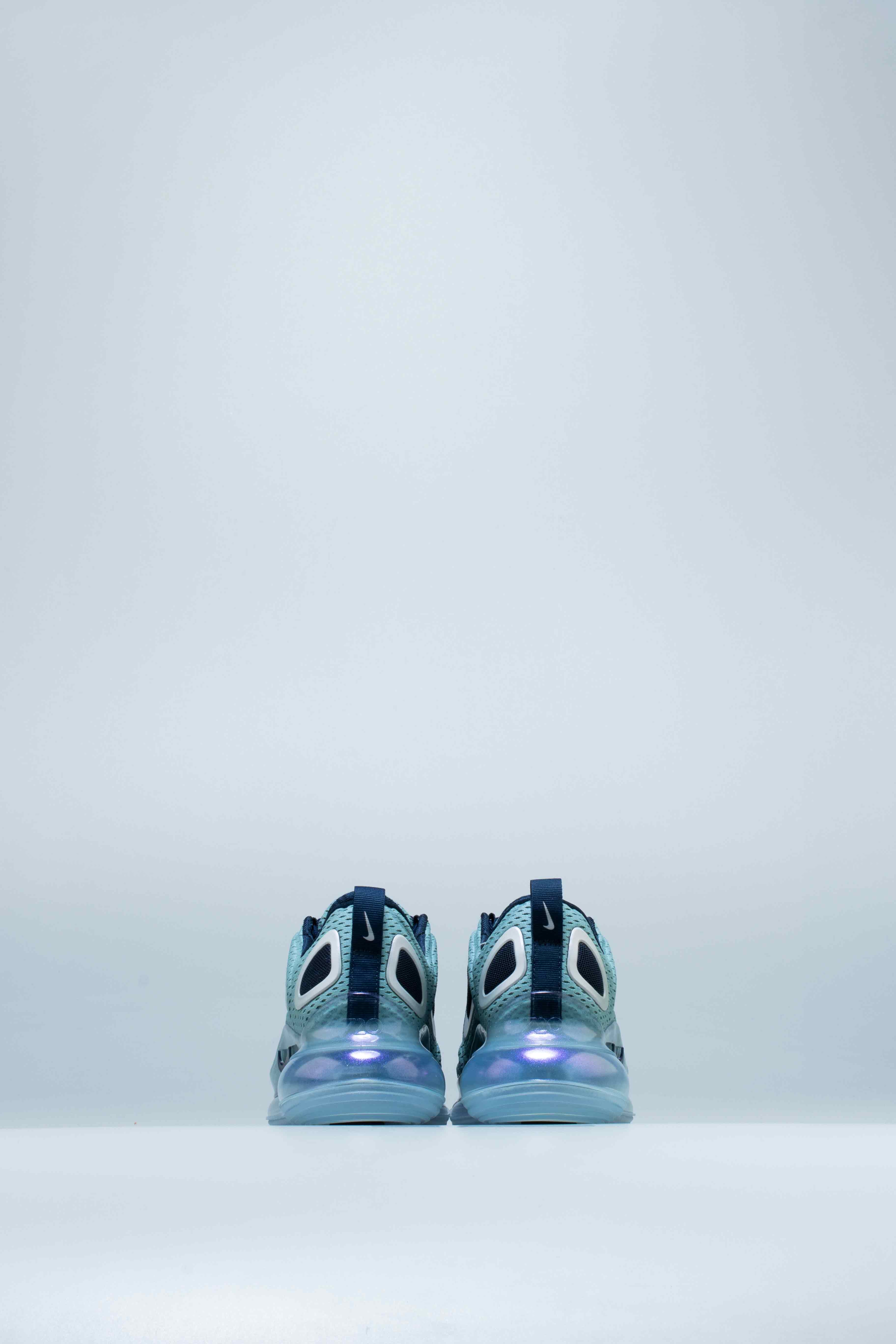 Air Max 720 Womens Shoe Metallic Silver Midnight
