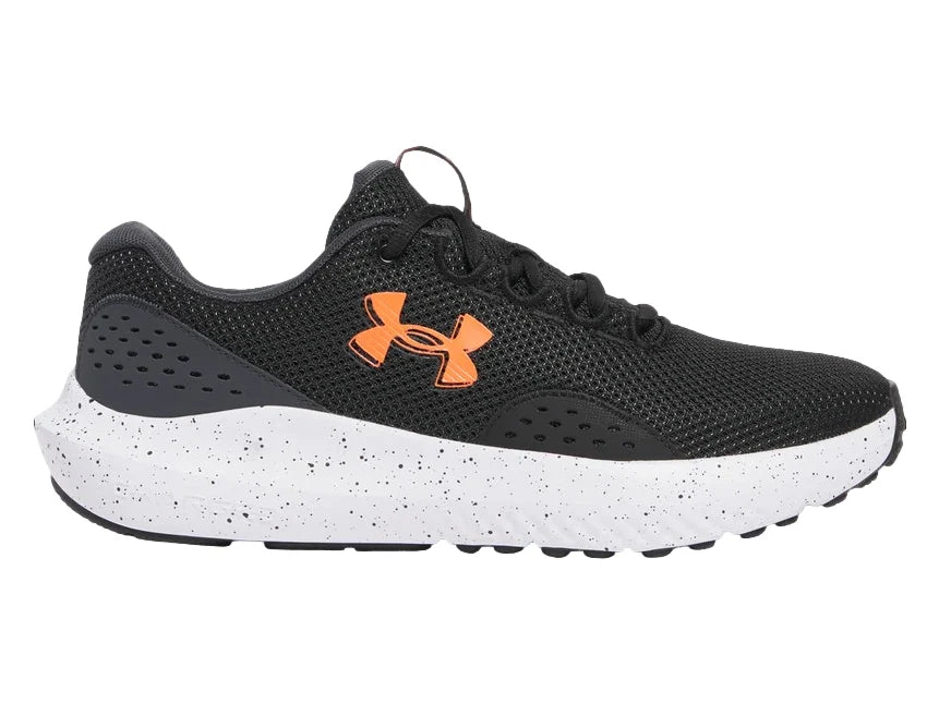 Tenis Under Armour Charged Surge 4 Negro y Naranja para Hombre
