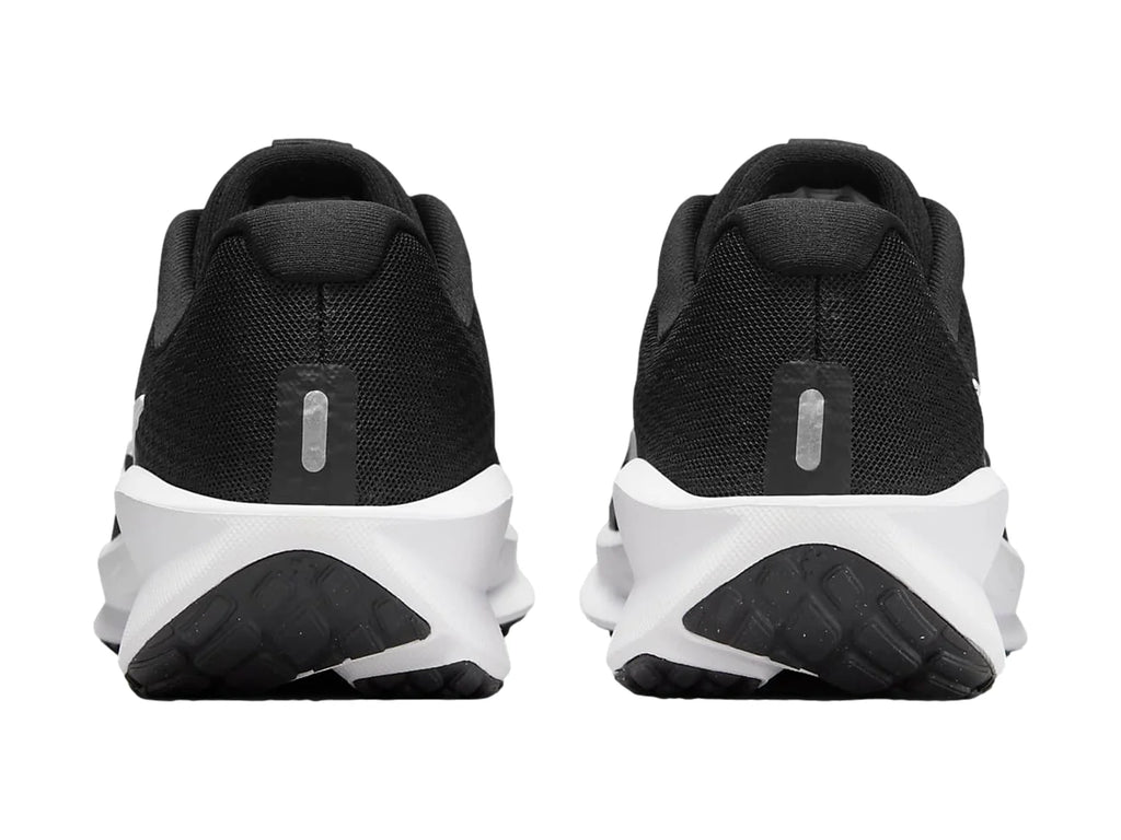 Tenis Nike Downshifter 13 Negro y Blanco para Mujer