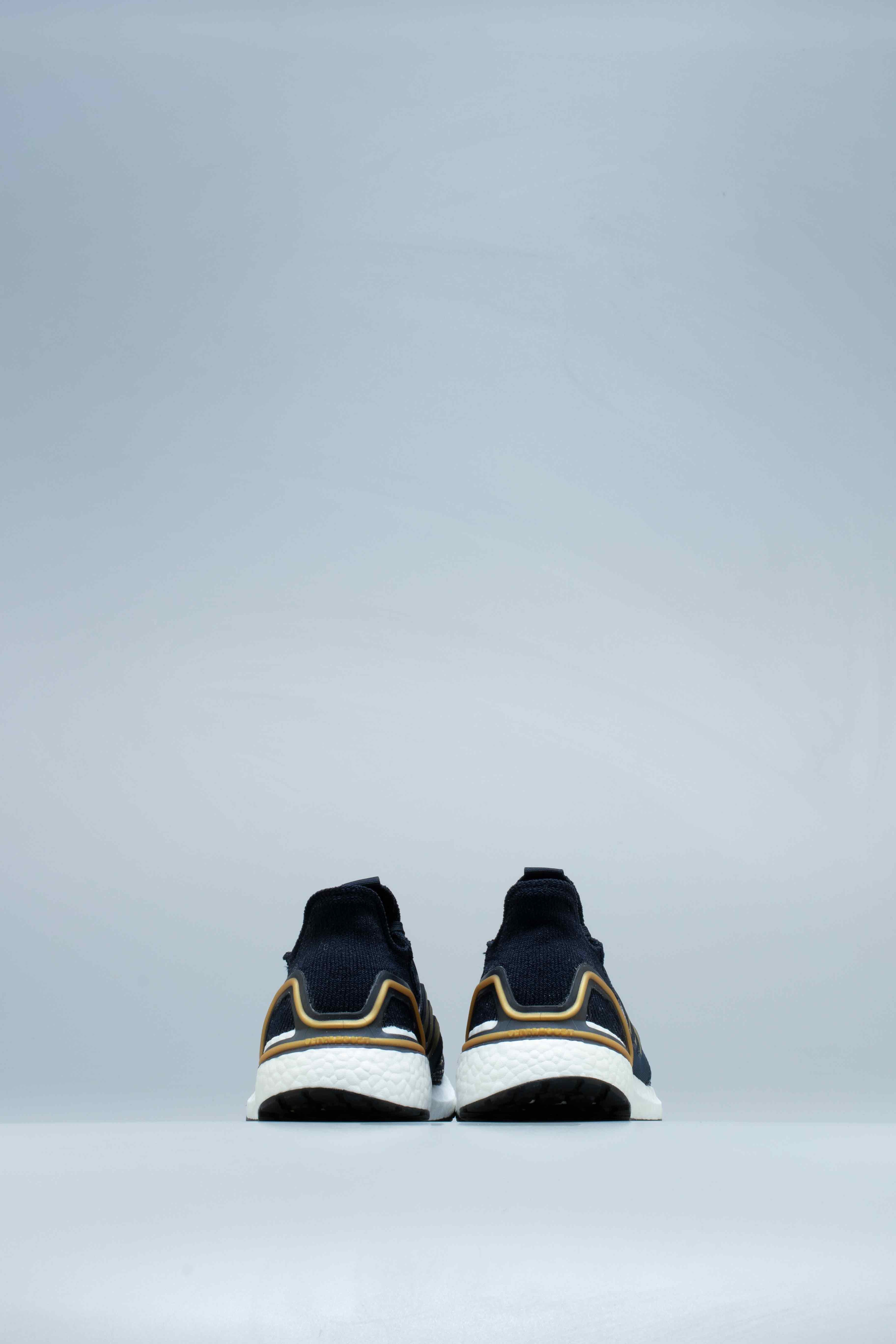 Ultraboost 19 Mens Running Shoe Black Gold