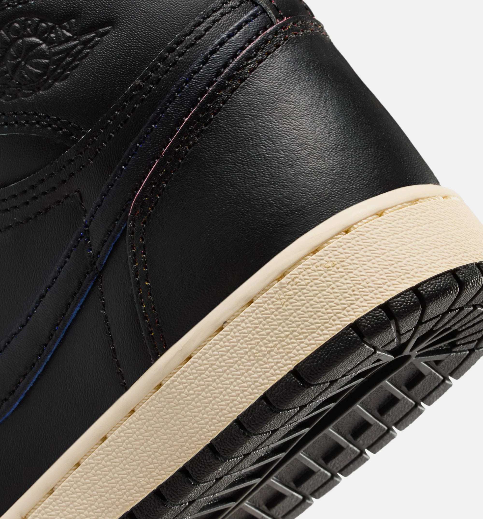 Air Jordan 1 Retro High OG Black and Muslin Grade School Lifestyle Shoe Black Black Muslin