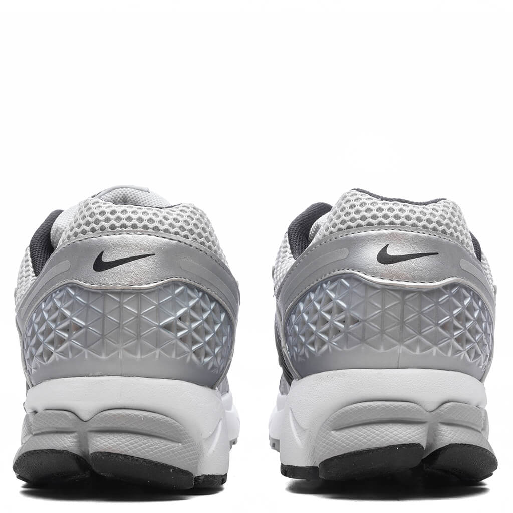 Zoom Vomero 5 Metallic Silver Black Pure