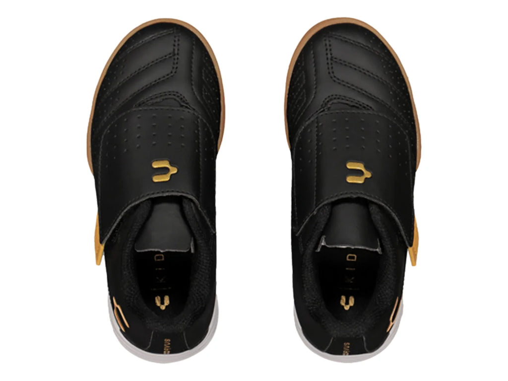 Tenis de Fútbol Charly Negro con Dorado para Niño