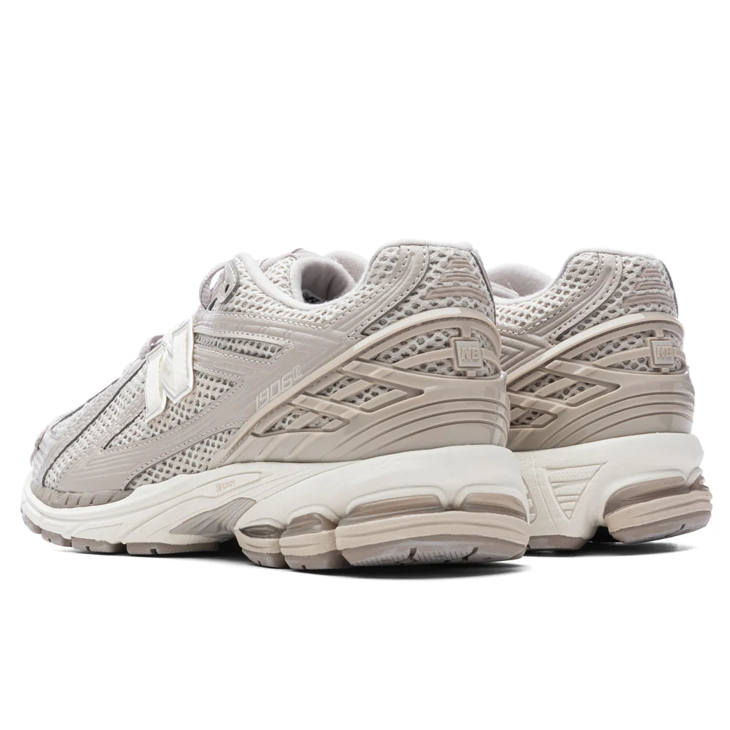1906R Grey Day Moonrock Moonbeam Sea Salt