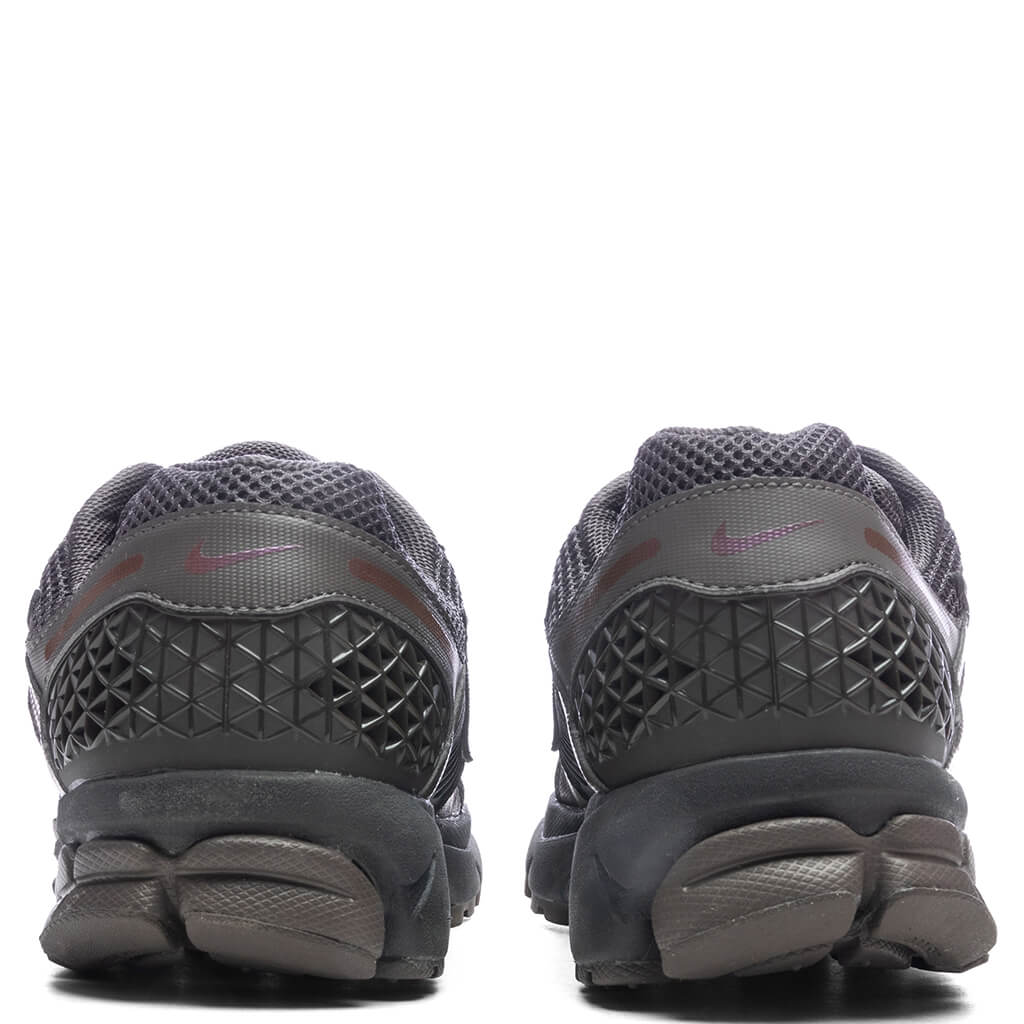Zoom Vomero 5 Cave Stone Metallic Silver Multi Color